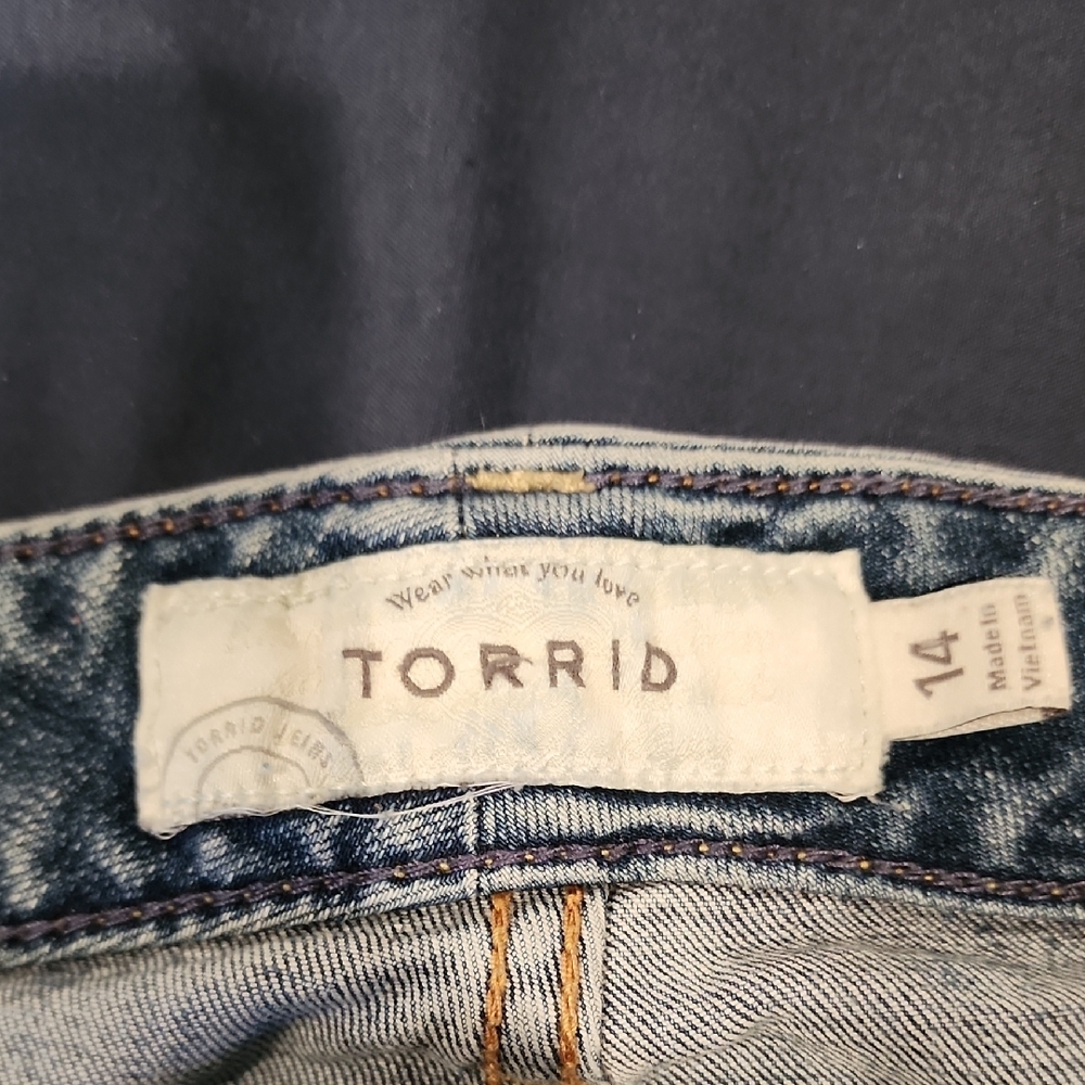 Torrid Distressed Jean Shorts - Light Blue - Picture 3 of 3